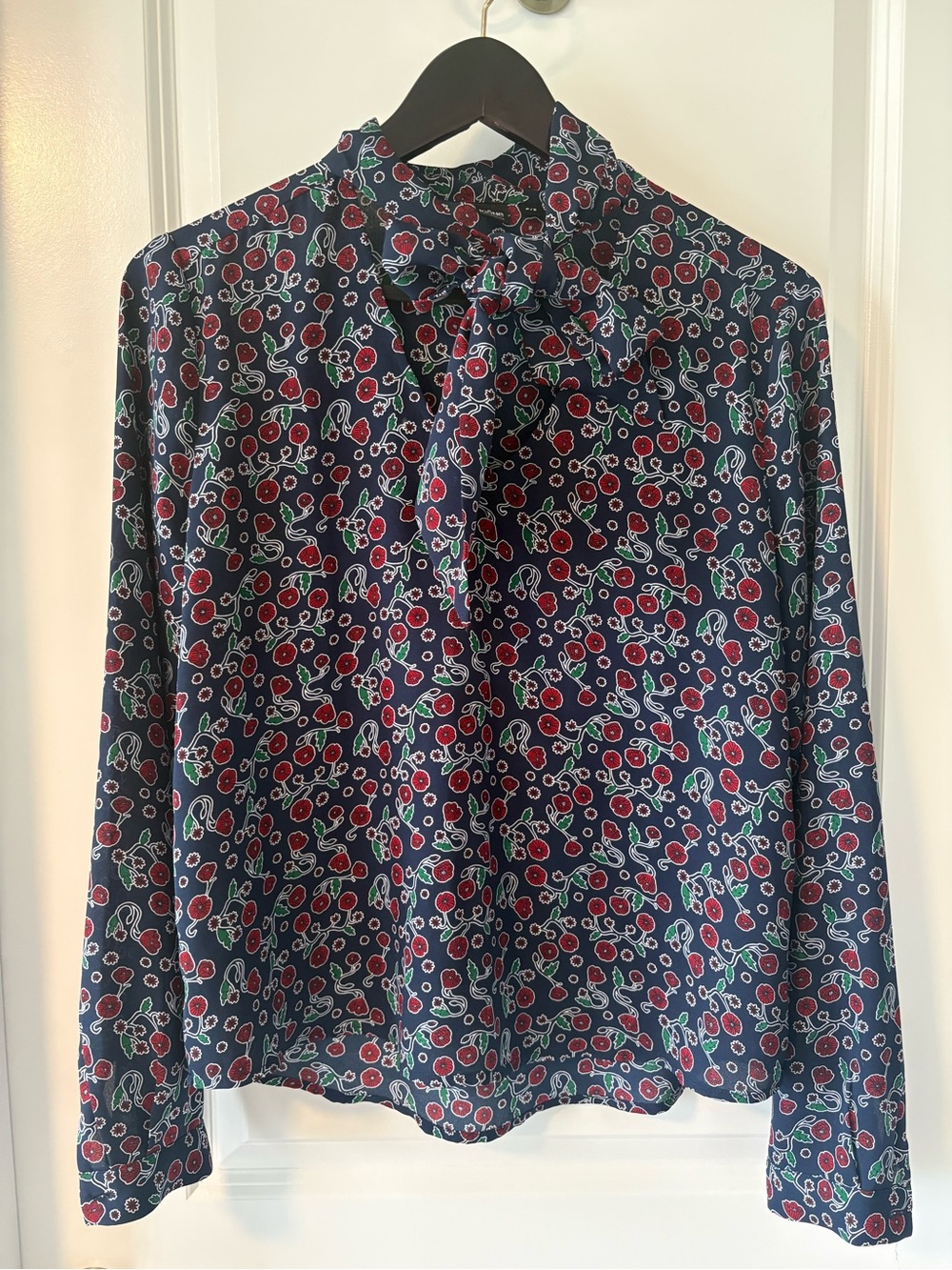 Icone Simons Navy Floral Tie V Neck Blouse Size Small